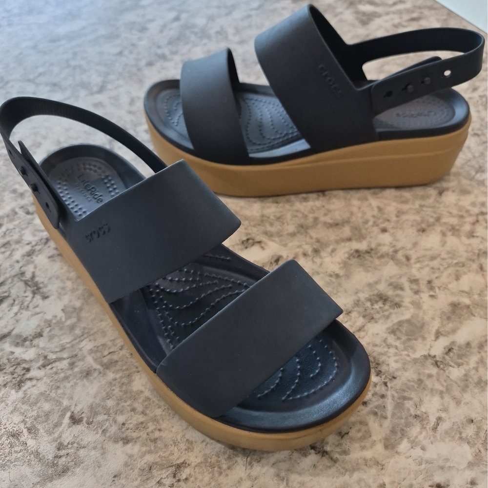 Crocs Womens Brooklyn Lite Ride Navy/ Beige Platform Wedge Sandals Size 7 Beachy